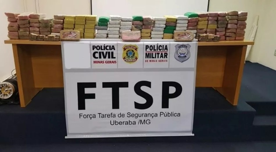 Quase 150 kg de cocaína são apreendidos em carga de minério de ferro na BR-262