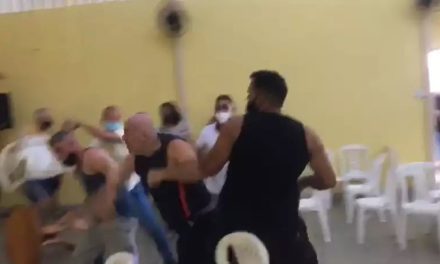 Reunião de condomínio acaba em briga e ameaças entre policiais militares