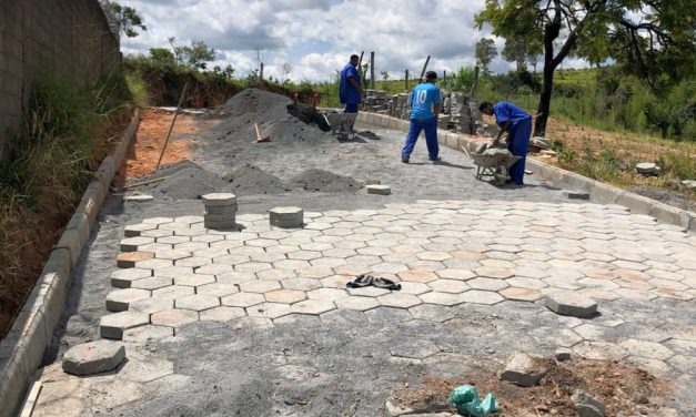 Ruas do bairro Engenho de Serra recebem calçamento