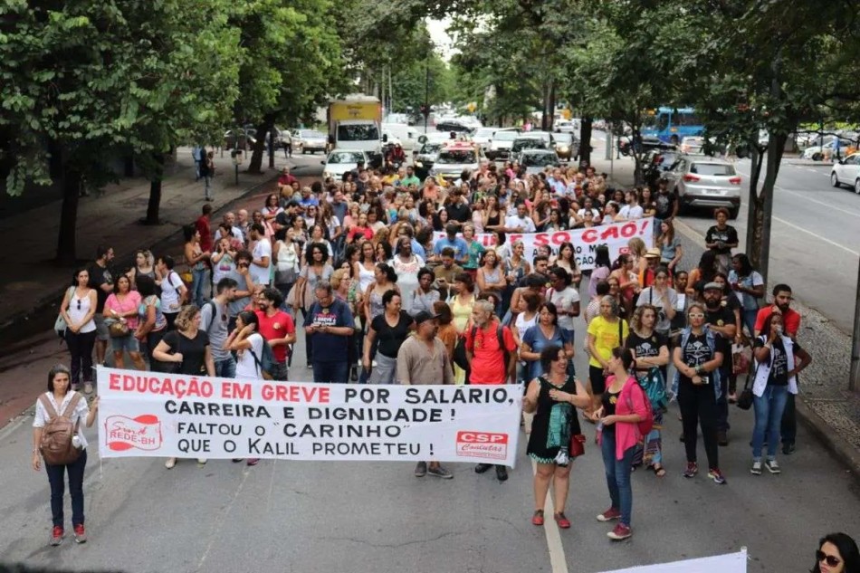 Professores da rede municipal de Belo Horizonte decidem manter greve