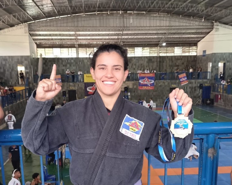 Atleta de Formiga conquista ouro em campeonato de jiu-jitsu