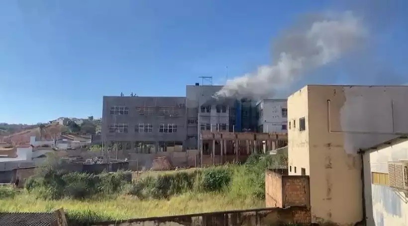Homem morre após acender cigarro e provocar explosão em obra de Fórum
