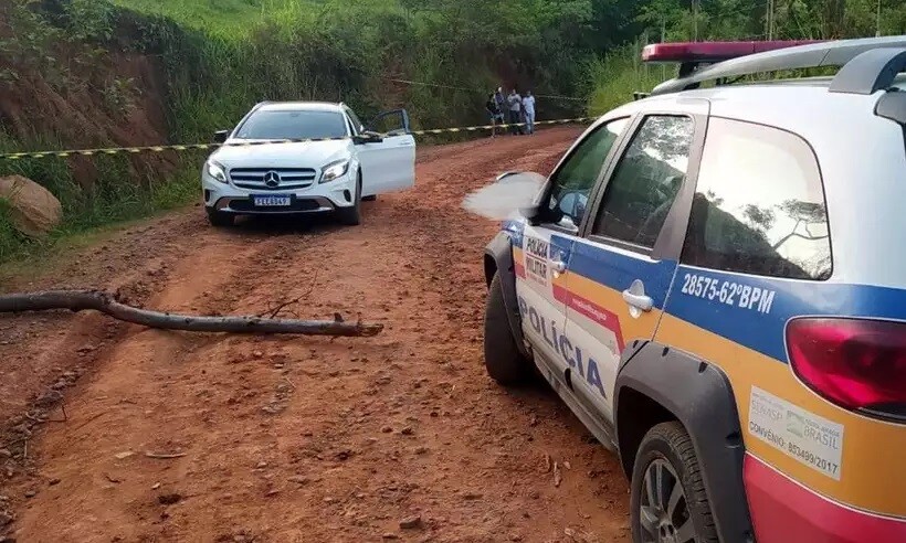 Casal é morto a tiros dentro de carro em Minas