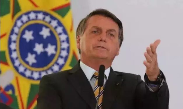 Bolsonaro culpa imprensa e ‘outros poderes’ de impedir avanço do Brasil