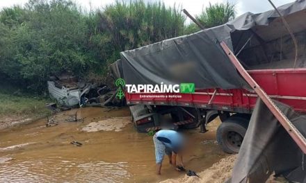 Homem fica preso às ferragens após acidente com carreta na BR-354