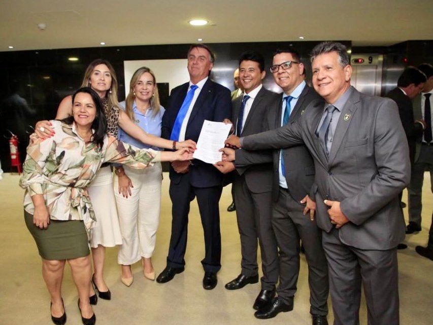 PROMESSA CUMPRIDA: Carta reivindicando respeito à cota mínima 762 (em Furnas) foi entregue ao Presidente Jair Bolsonaro