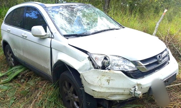 Idoso fica ferido após carro sair da pista na BR-354, em Iguatama