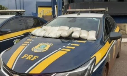 Polícia Rodoviária Federal apreende mais de 14 kg de cloridrato de cocaína dentro de carro