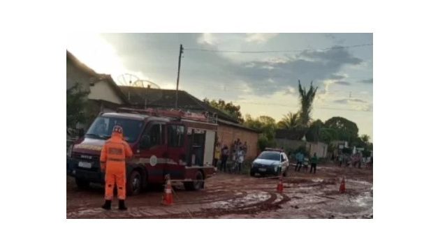 Menino de 7 anos morre eletrocutado por fios de alta tensão em MG