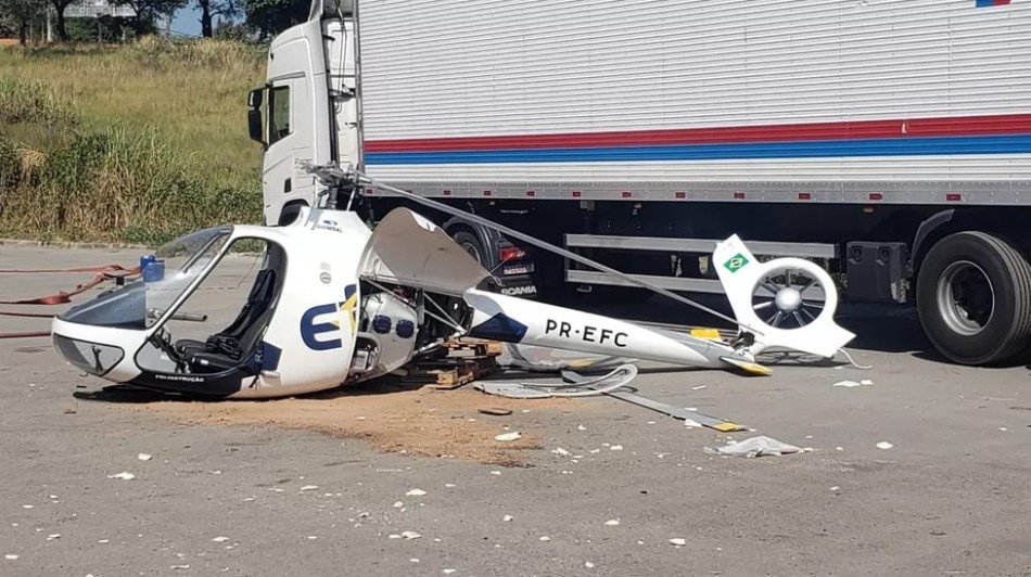 Duas pessoas são socorridas após helicóptero cair em Contagem