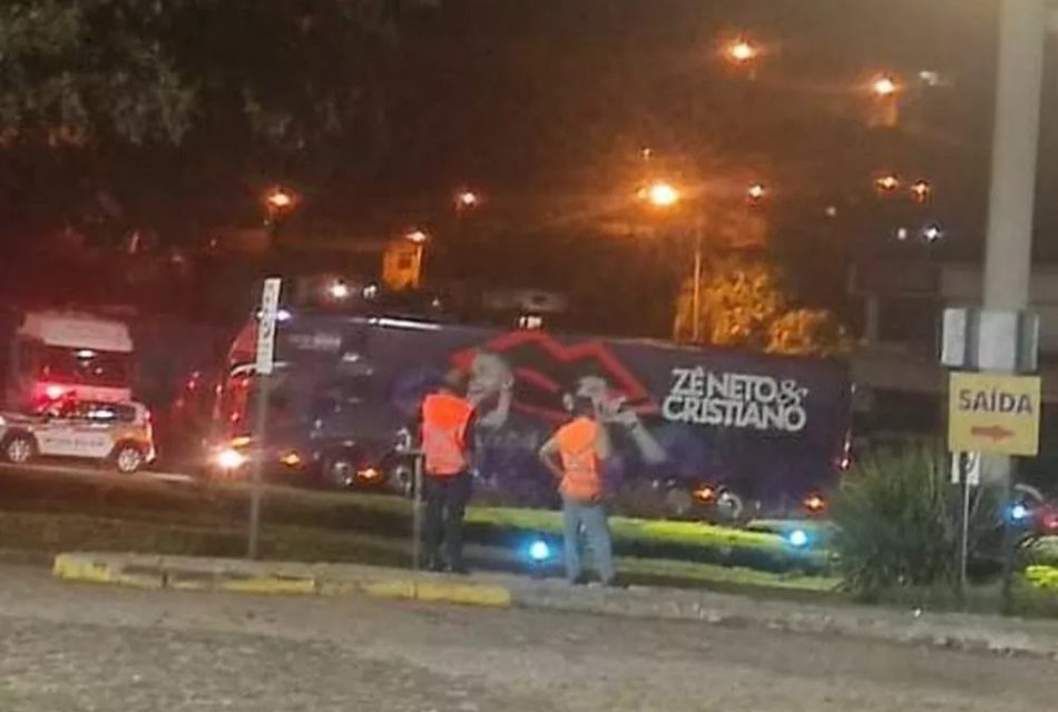 Show da dupla Zé Neto e Cristiano é cancelado, e ônibus com a banda sai sob escolta da PM