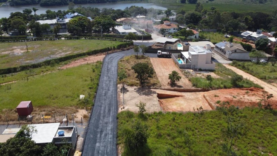 Ruas do bairro Andorinhas começam a receber pavimentação asfáltica