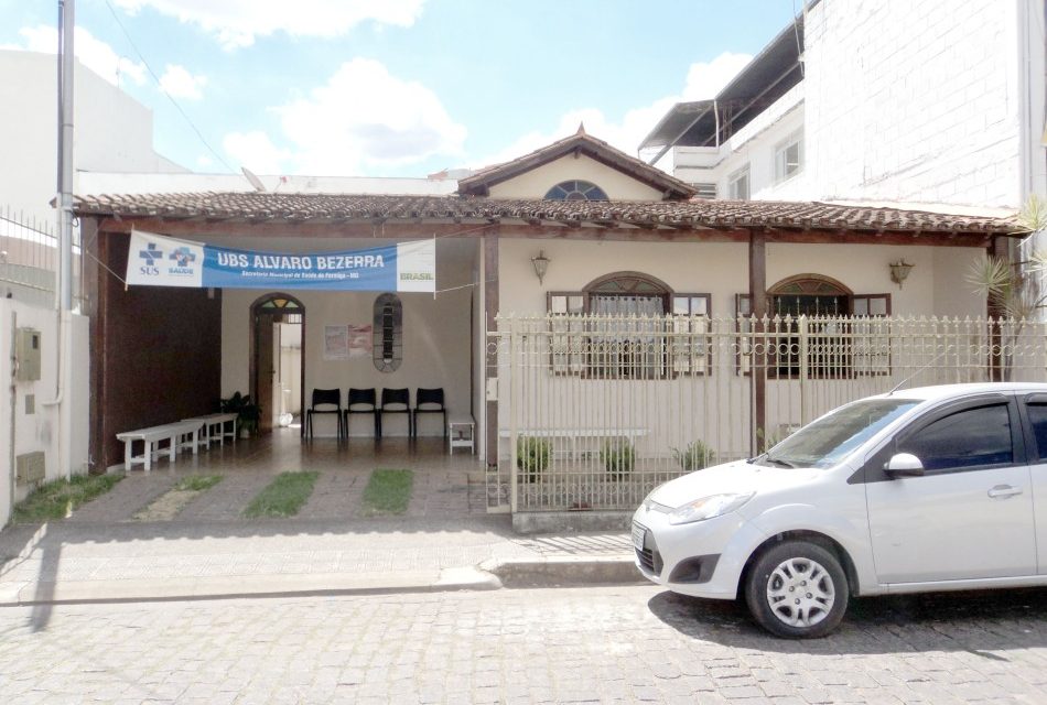 Vacinação contra a Covid é realizada nesta manhã nos postos de saúde do Centro e Vila Didi
