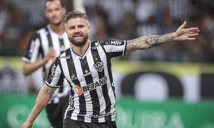 Sasha pode completar 100 jogos pelo Atlético na estreia do Brasileirão contra o Internacional