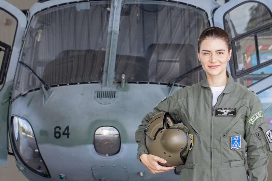 Tenente é primeira mulher instrutora de helicóptero de combate da FAB