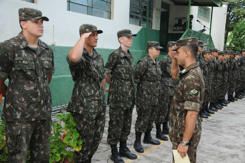 TG realiza formatura dos aniversariantes do trimestre e homenagem ao atirador destaque de março