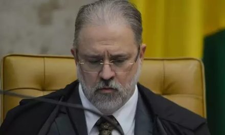 Aras arquiva ação de Bolsonaro contra Moraes por ‘abuso de autoridade’