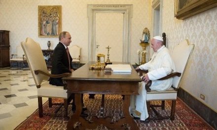 Papa Francisco diz que Vladimir Putin ignorou pedido de encontro