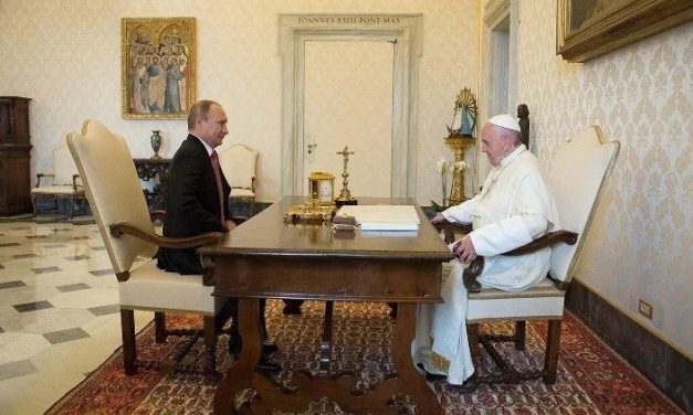 Papa Francisco diz que Vladimir Putin ignorou pedido de encontro