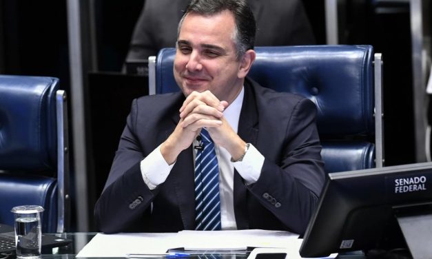 Pacheco articula PEC que restringe uso de indulto pelo presidente da República