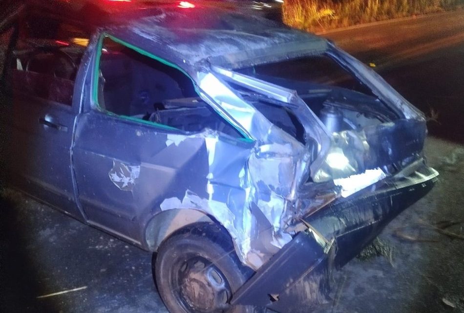 Jovem morre após carro capotar na LMG-827, entre Bambuí e Medeiros