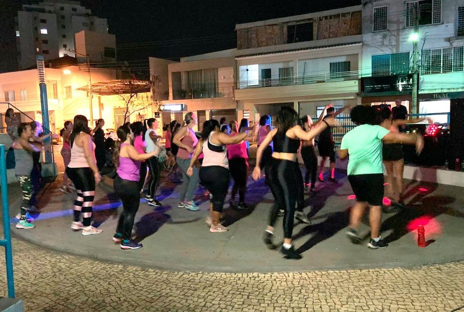 ‘Musicando Formiga’ leva aulão de dança para praça pública