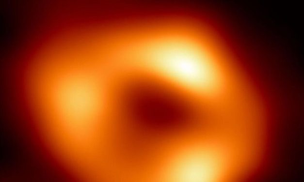 Astrônomos divulgam primeiras imagens de buraco negro da Via Láctea