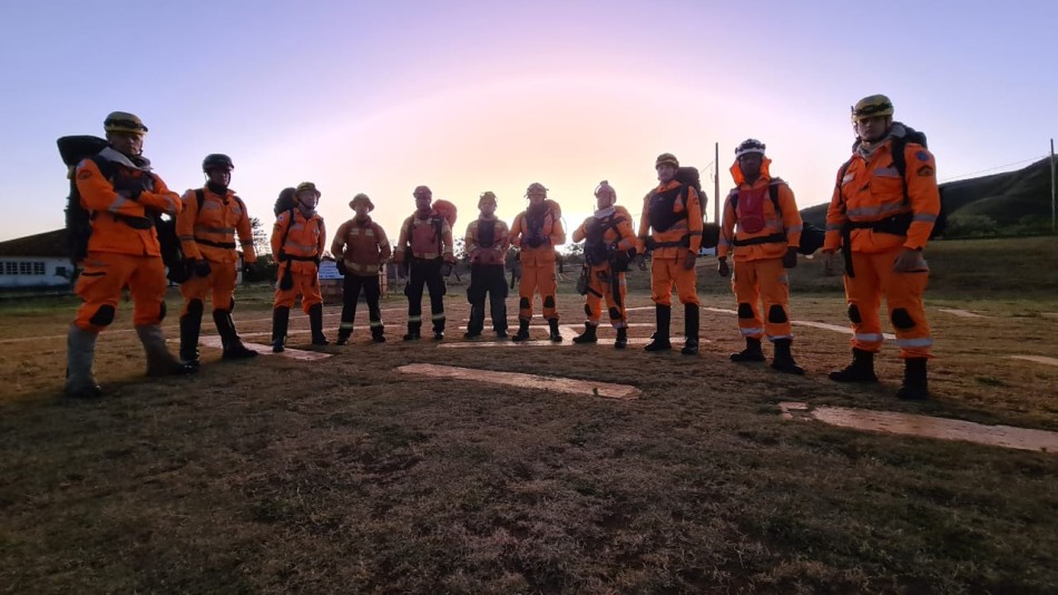 Bombeiros participam de treinamento para o período de estiagem