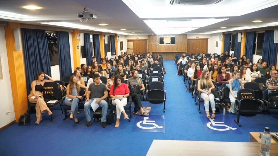 Alunos de direito do Unifor-MG participam de simulação do Congresso Nacional