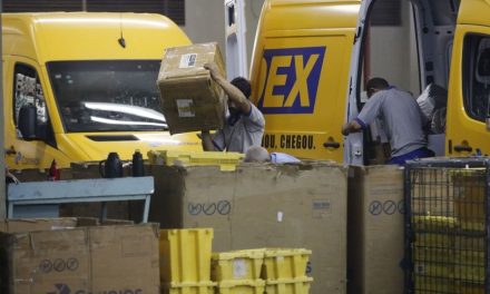 Correios têm arrecadação recorde com venda de veículos em desuso