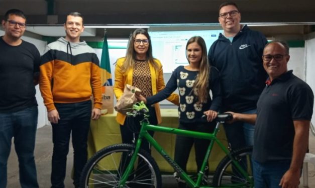 Aluna do Caic vence concurso de fotografia e é premiada com bicicleta