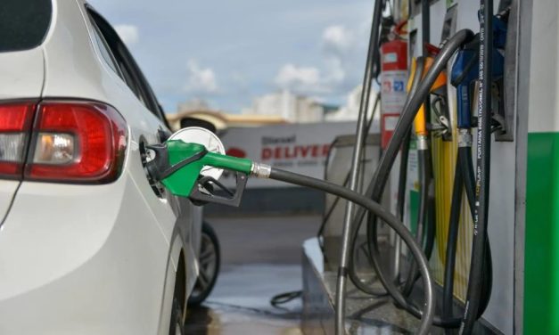 Sem reajuste há mais de dois meses, preço da gasolina continua subindo
