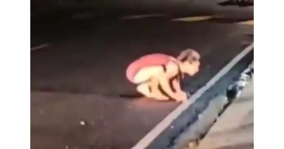 Mulher vira ‘onça’ na frente de motel após descobrir traição do marido