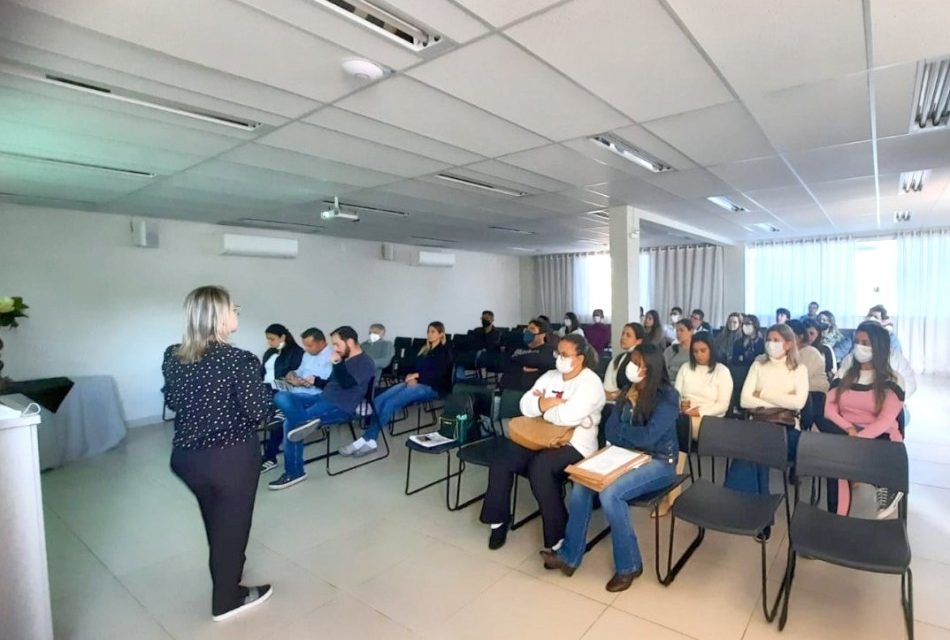 Profissionais da saúde discutem descentralização dos atendimentos de síndrome gripal em Formiga