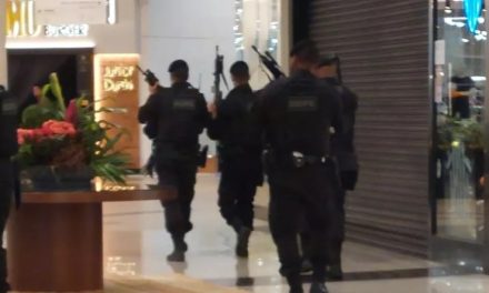 Homens assaltam relojoaria dentro de shopping em BH e causam pânico