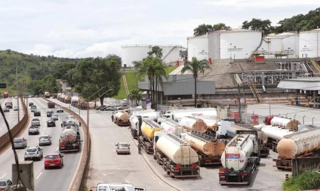 Tanqueiros terão assembleia para tratar alta do diesel e sinalizam greve