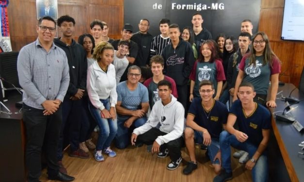 Câmara recebe alunos da Escola Estadual Rodolfo Almeida