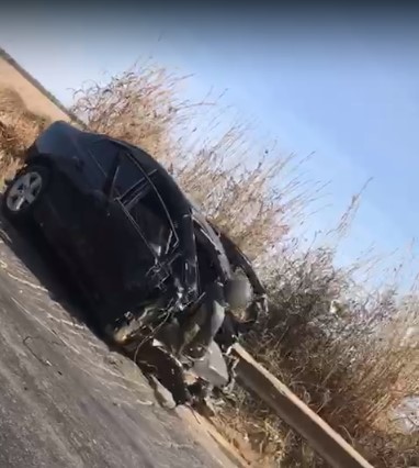 Jovem é arremessado para fora de veículo após colisão contra carreta na MG-170, entre Arcos e Lagoa da Prata