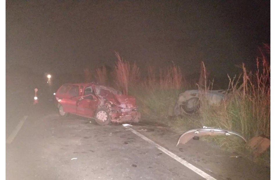 Três morrem e outros três ficam feridos após colisão entre veículos em MG