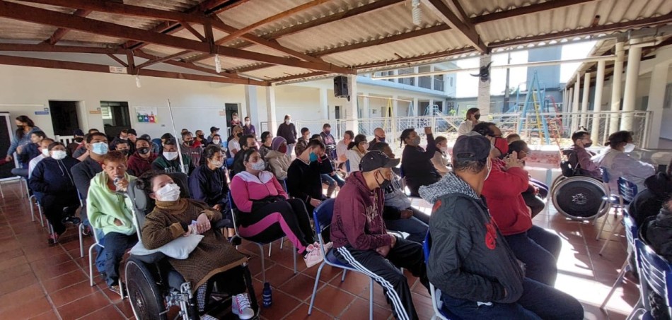 Apae recebe equipe do Projeto Horta Urbana