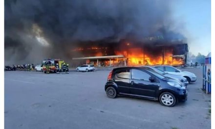 Míssil atinge shopping ‘movimentado’ na Ucrânia; há mortos e feridos