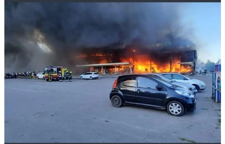 Míssil atinge shopping ‘movimentado’ na Ucrânia; há mortos e feridos