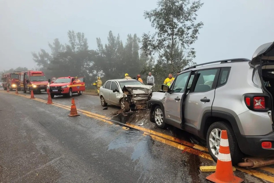 Cinco pessoas ficam feridas em batida na BR-040