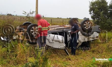 Homem morre após caminhonete capotar na BR-262