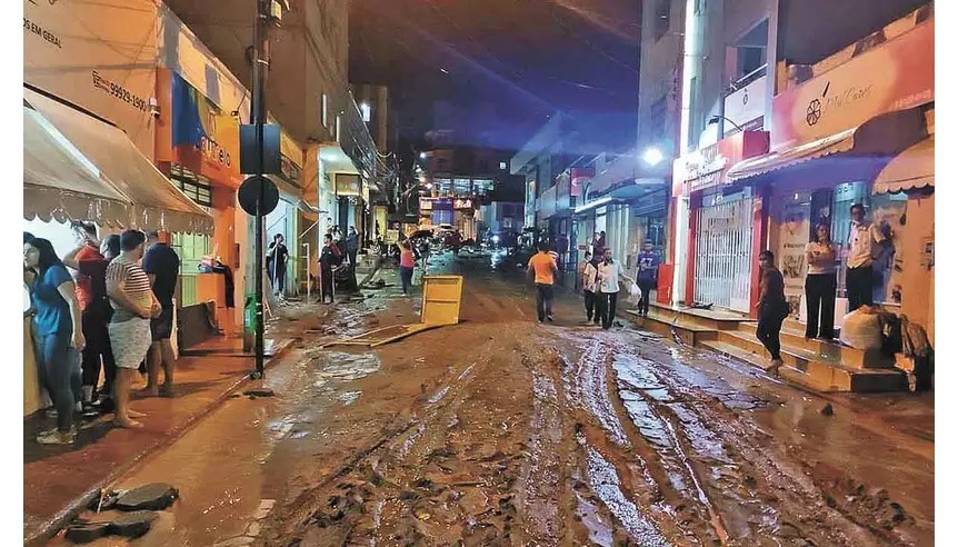 Municípios de MG em emergência por chuva pagam altos cachês a artistas