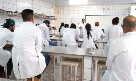 Unifor-MG: profissionais de sucesso ministram palestras em evento da medicina veterinária