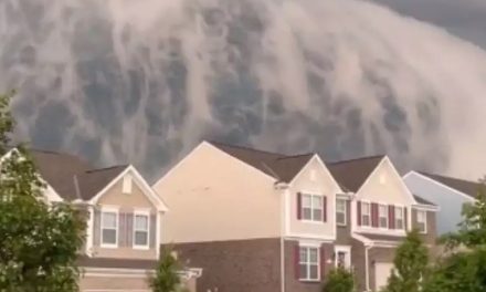 ‘Tsunami de nuvens’ assusta cidade nos EUA