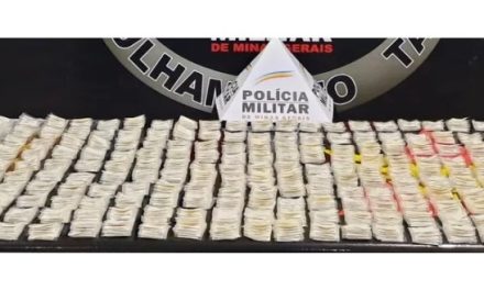 PM apreende mais de 2 mil papelotes de cocaína que seriam vendidos em Oliveira