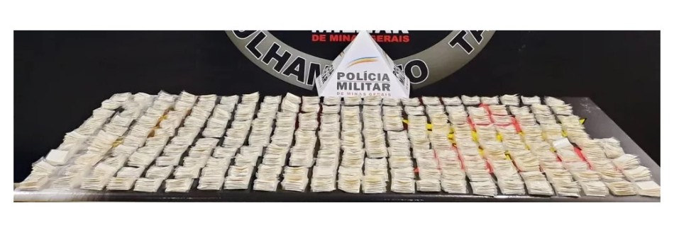 PM apreende mais de 2 mil papelotes de cocaína que seriam vendidos em Oliveira