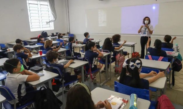 Escolas particulares de BH iniciam movimento para volta do uso da máscara